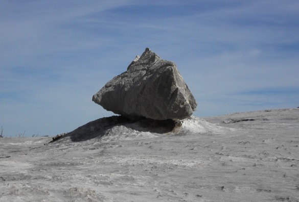 Le caillou qui se prenait pour une montagne