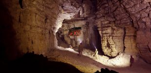 La grotte des Fées par les Follatons